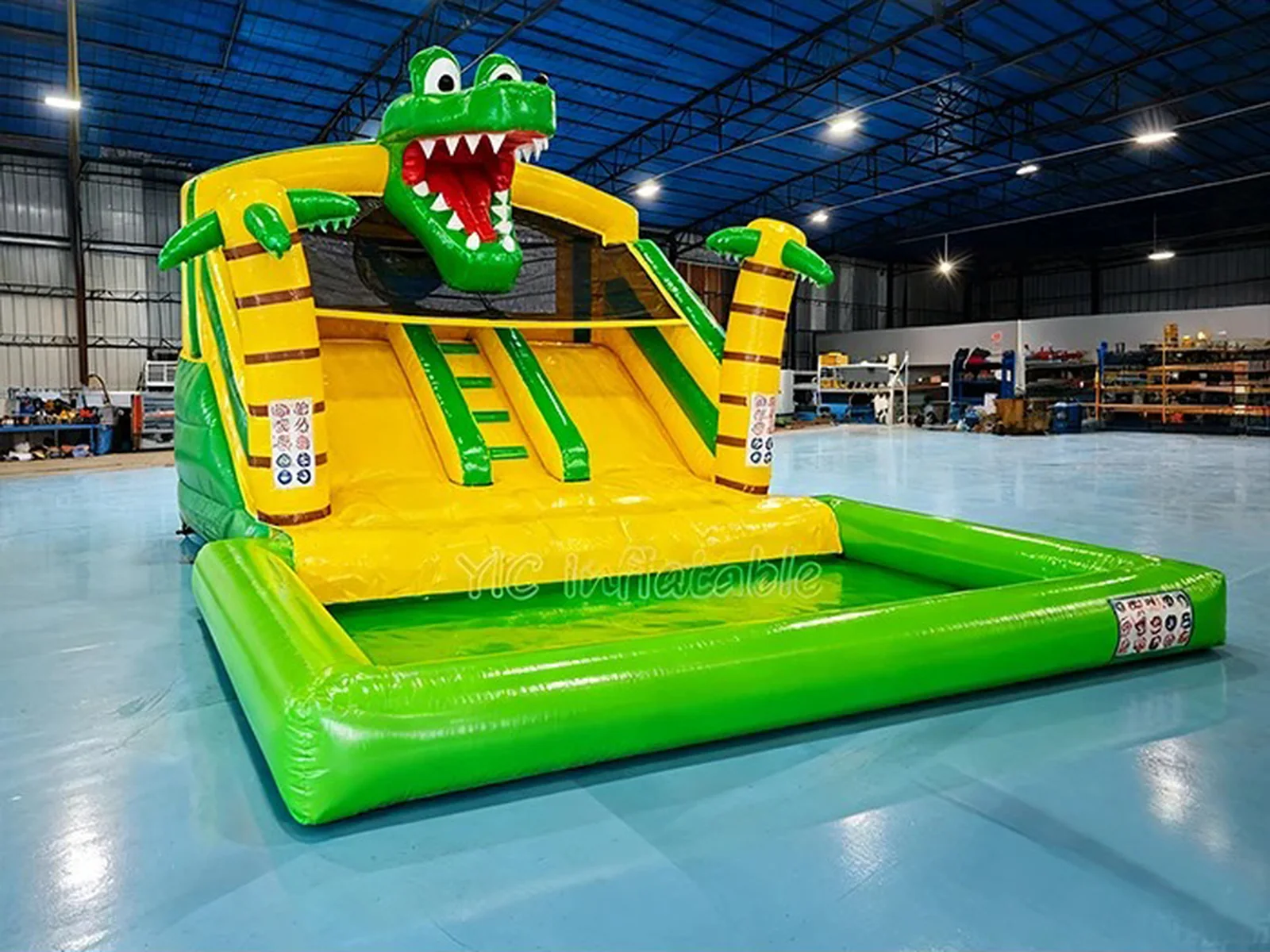 Crocodile Water Slide Pool detail view 3