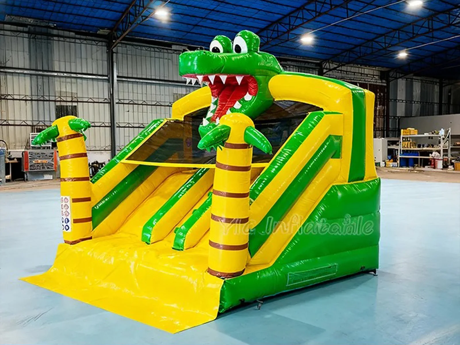 Crocodile Water Slide Pool detail view 4