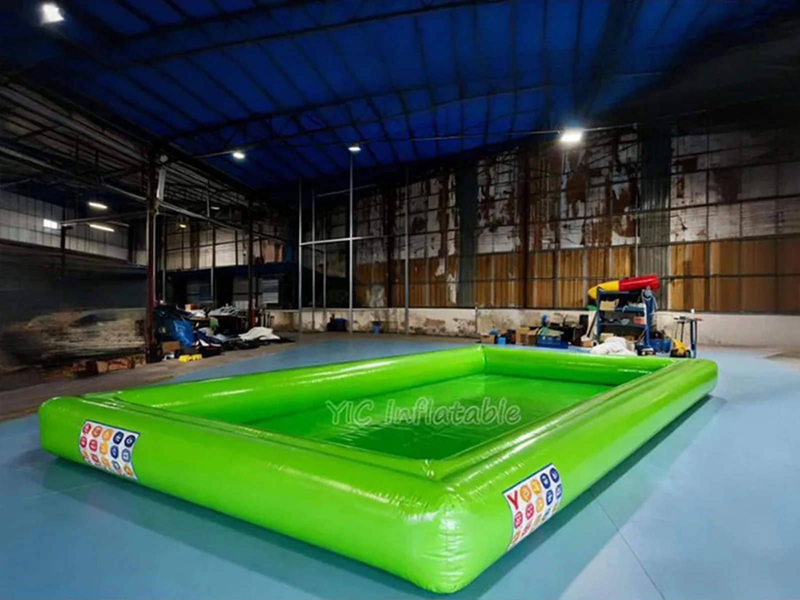 Crocodile Water Slide Pool detail view 5